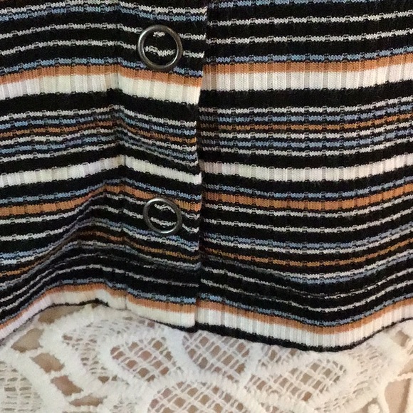 351 ✨EUC Bundle of 2 American Eagle Striped Crop Tanks✨ - Picture 5 of 12